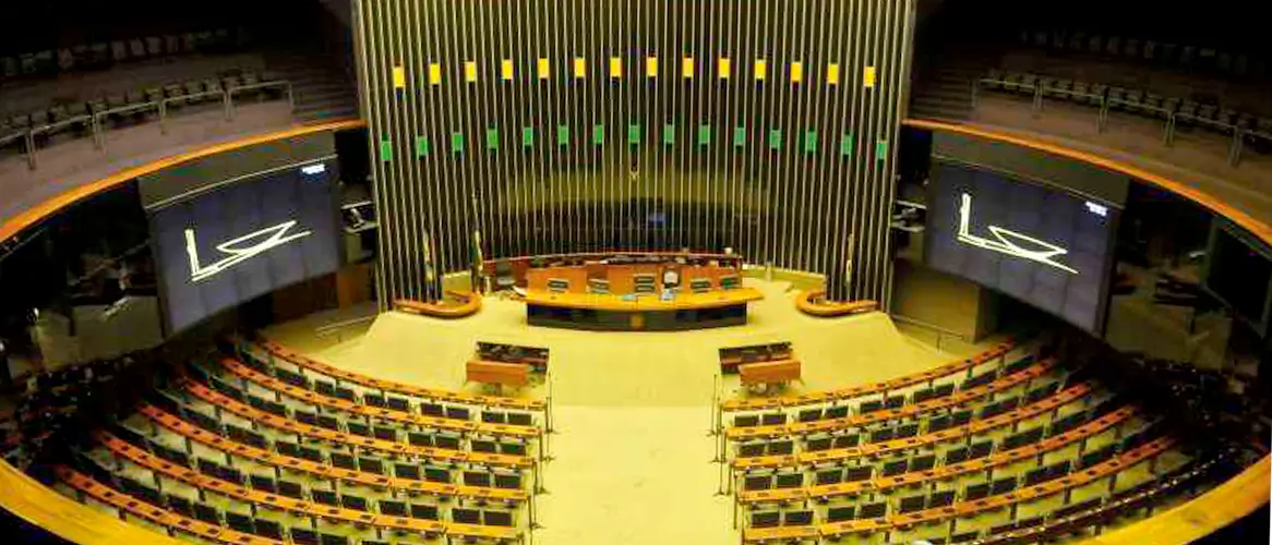 Concurso Câmara dos Deputados: saem editais para mais de 700 vagas